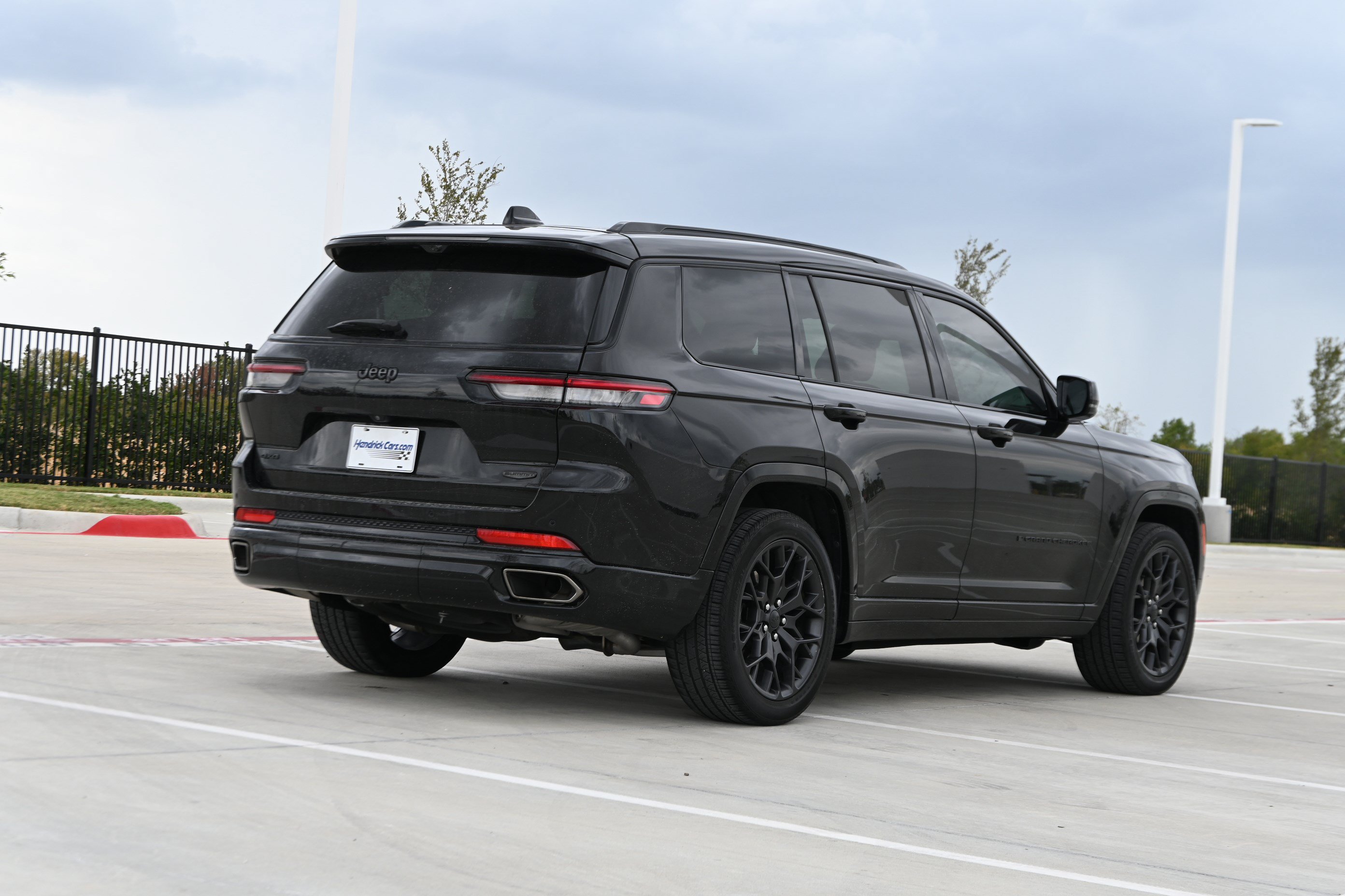 Used 2024 Jeep Grand Cherokee L Summit AWD/4WD image 9