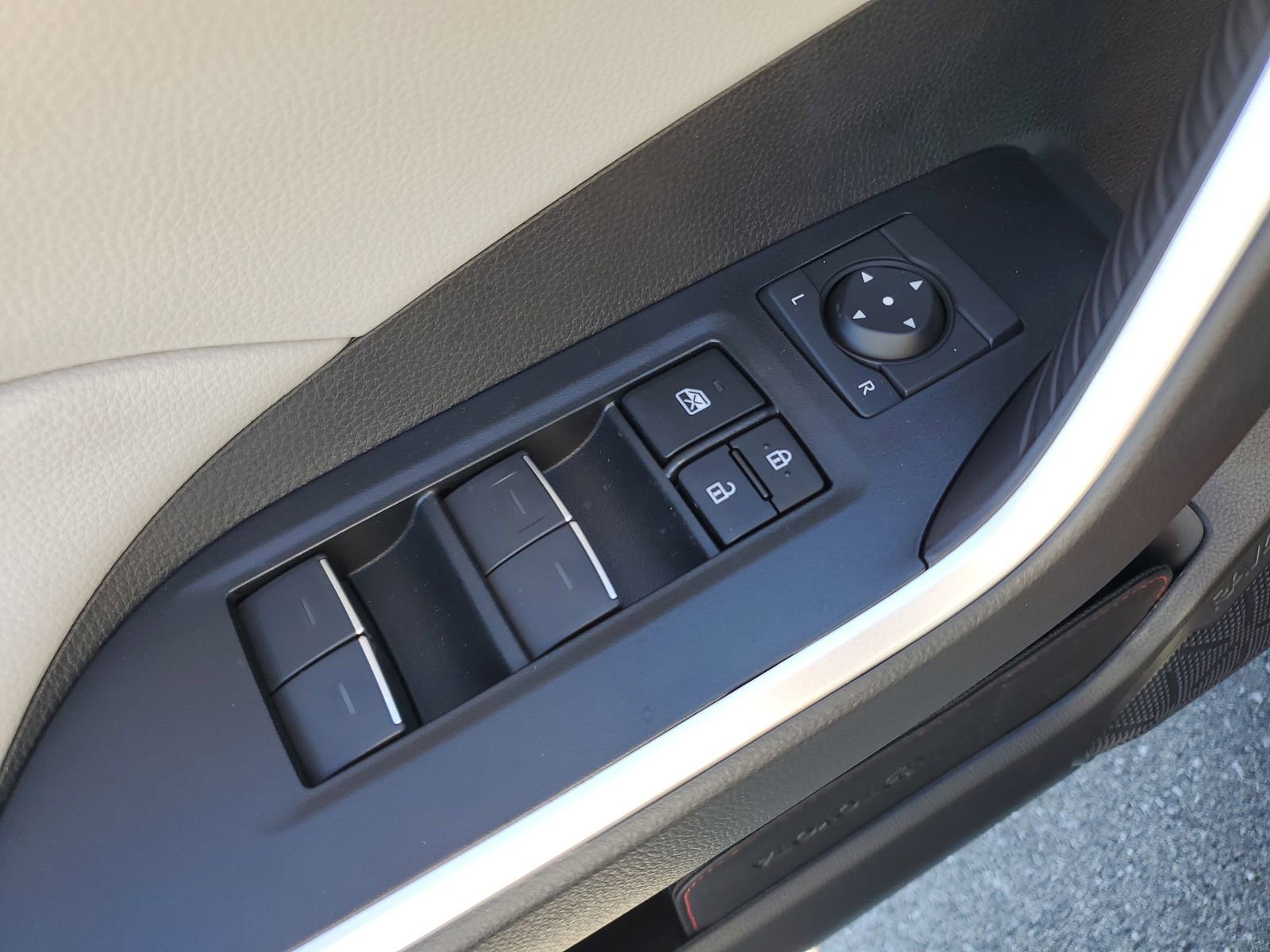 Certified 2025 Toyota RAV4 XLE w/ Convenience Package image 21