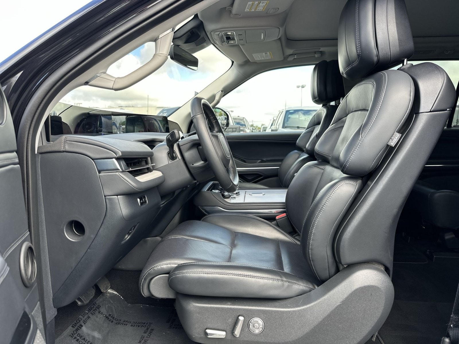 Used 2025 Lincoln Navigator Reserve AWD/4WD image 14