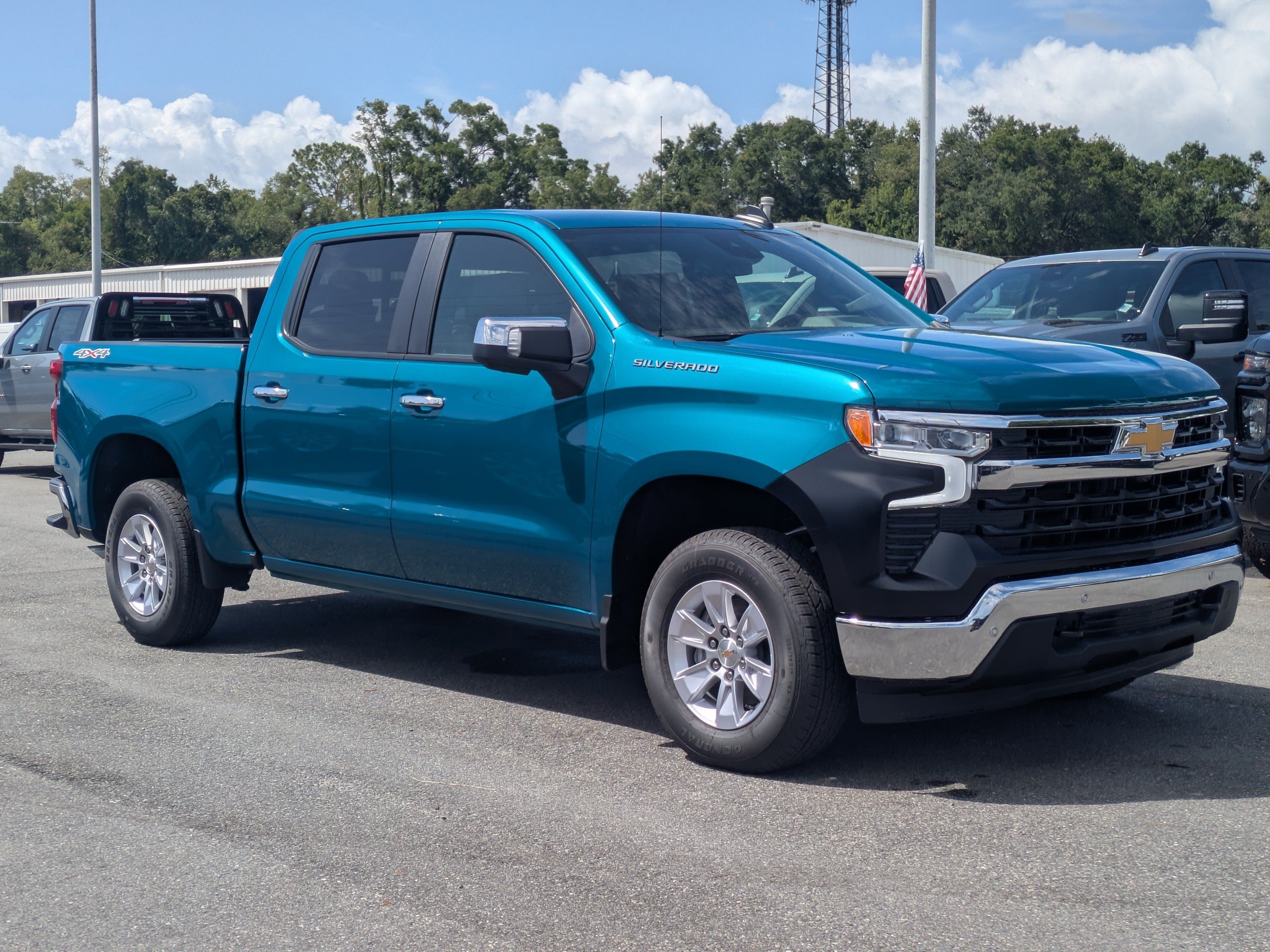 New 2026 Chevrolet Silverado 1500 LT w/ Safety Package AWD/4WD image 2