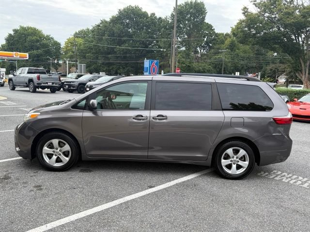 Used 2017 Toyota Sienna LE FWD image 4