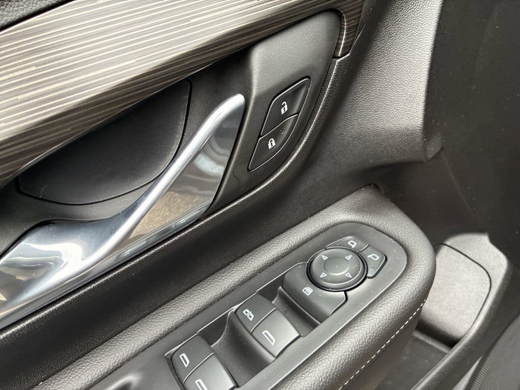 Used 2024 GMC Terrain SLE w/ Driver Convenience Package image 12