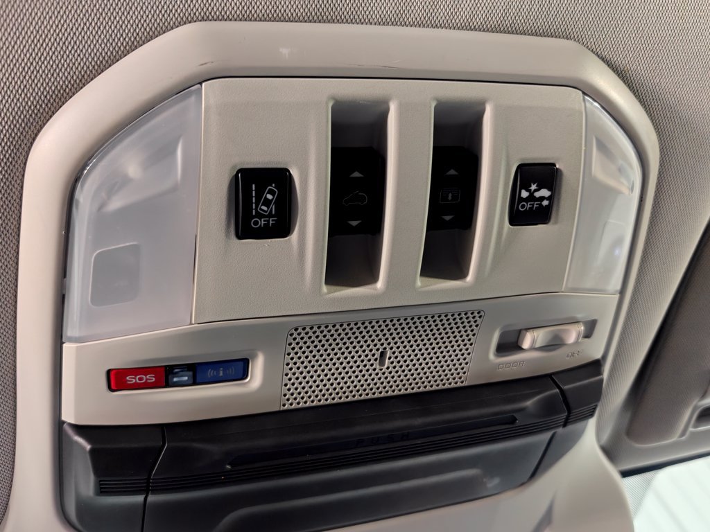 Used 2022 Subaru Ascent Limited w/ Technology Package AWD/4WD image 11