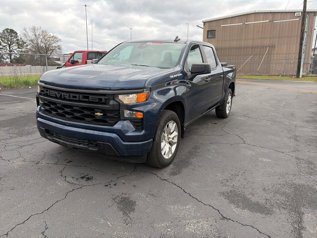 Used 2023 Chevrolet Silverado 1500 Custom image 3