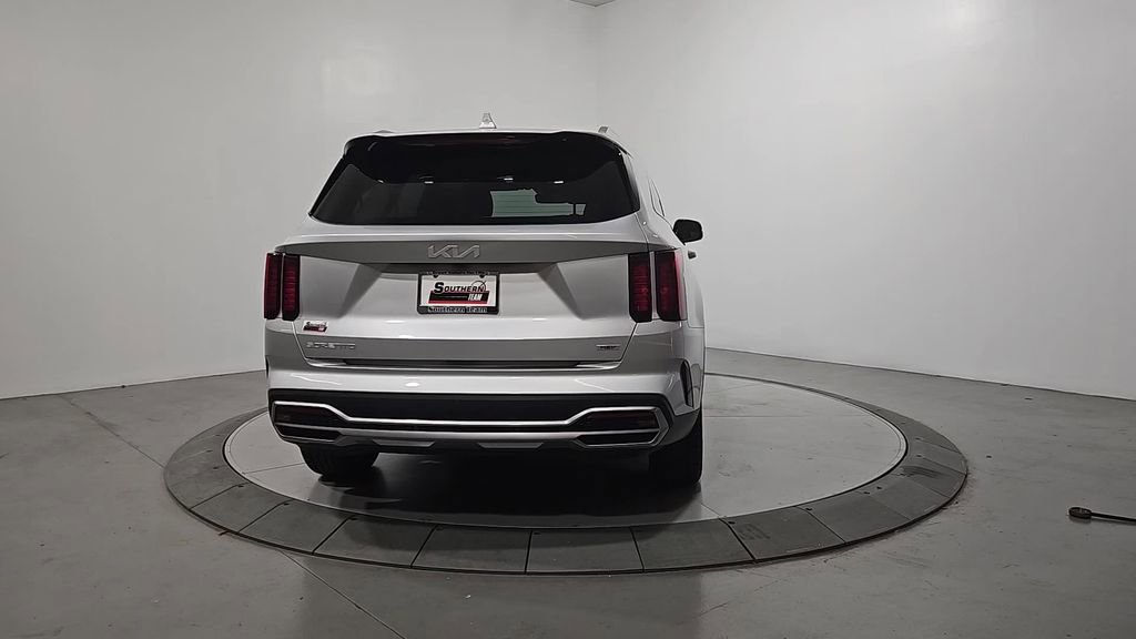 Used 2023 Kia Sorento EX image 4