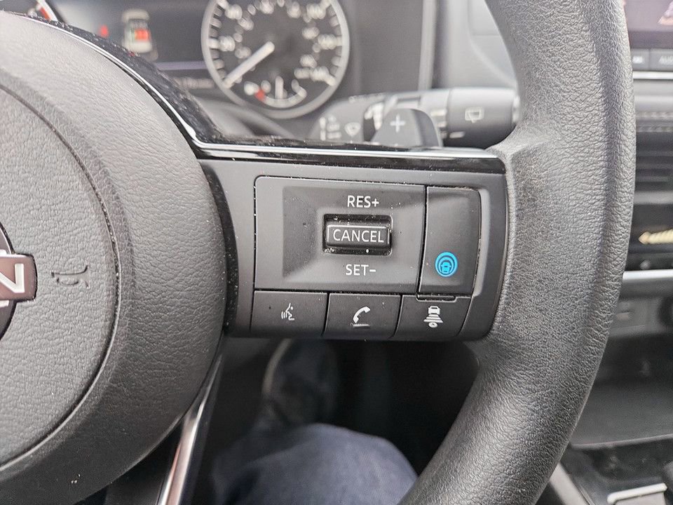 Used 2023 Nissan Rogue SV image 15