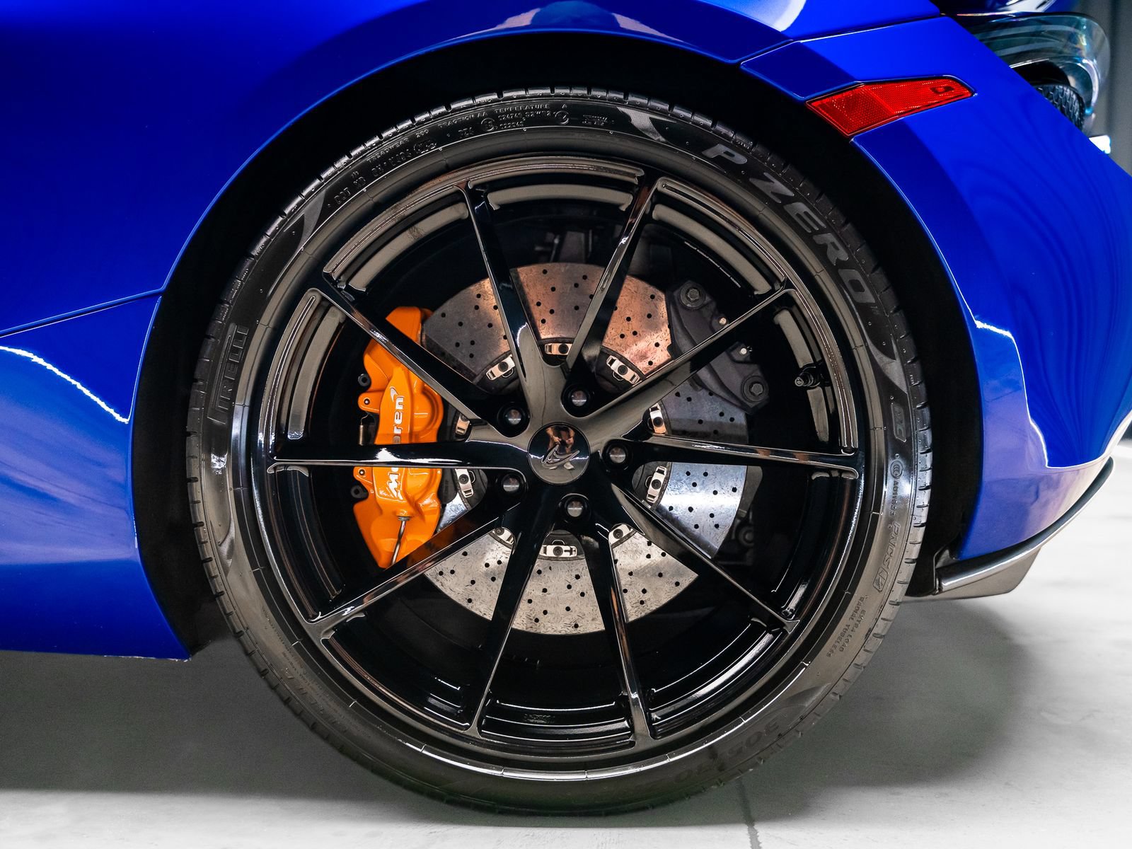 Used 2018 McLaren 720S Luxury RWD image 40