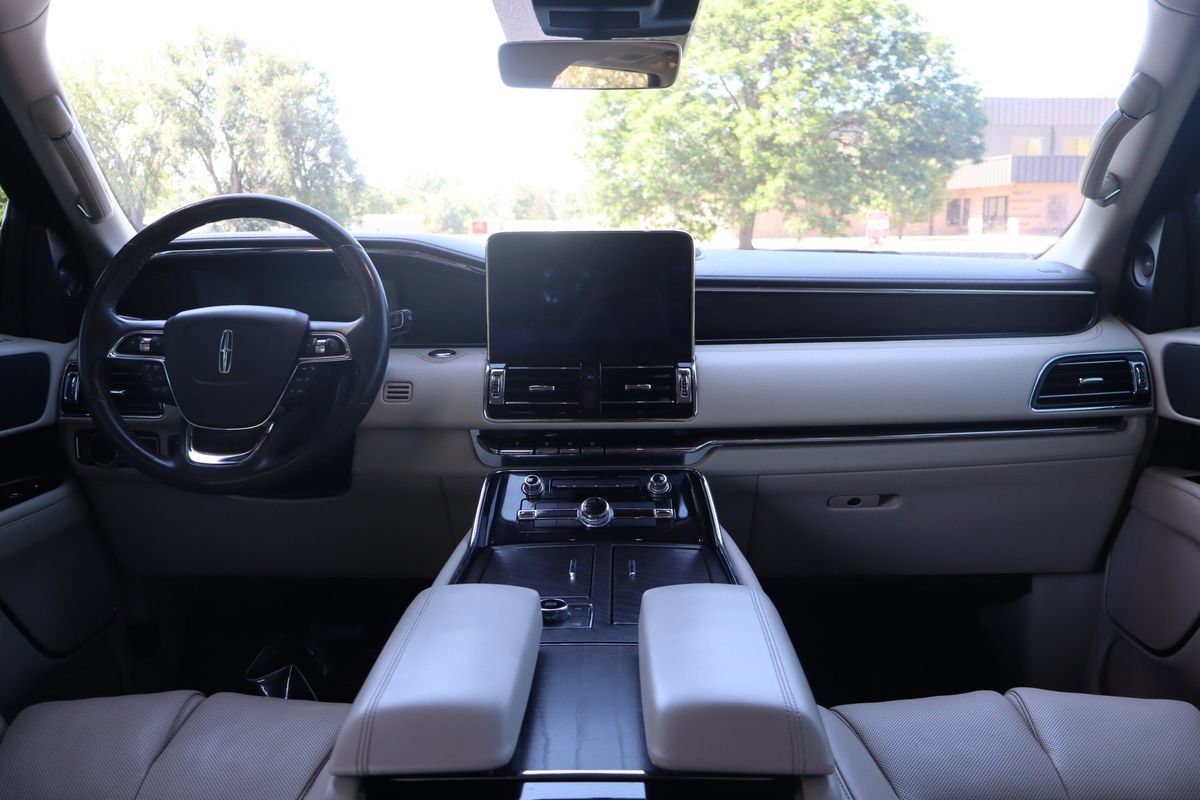 Used 2018 Lincoln Navigator Reserve w/ Technology Package AWD/4WD image 16