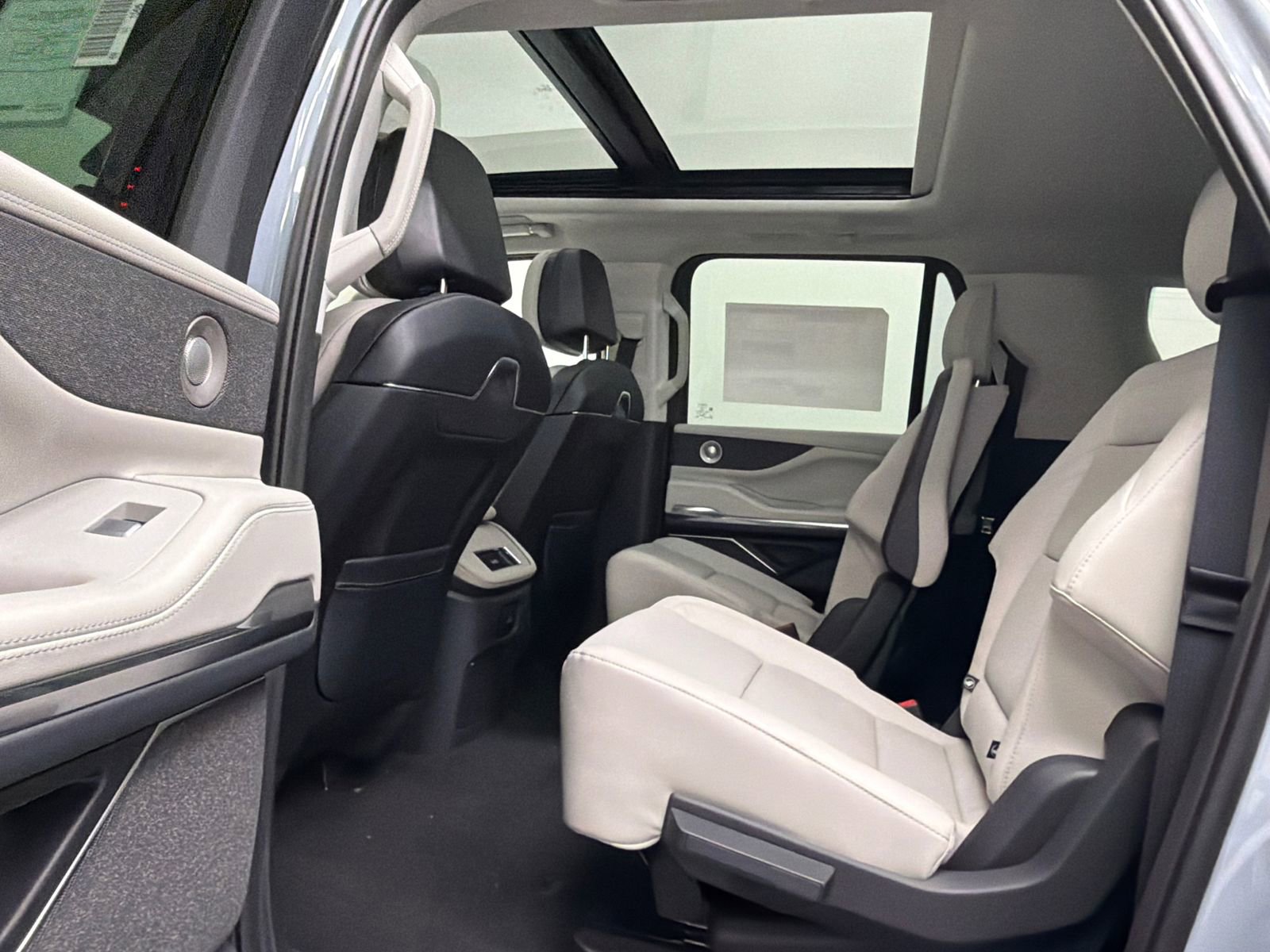 New 2026 Lincoln Navigator L Reserve AWD/4WD image 20
