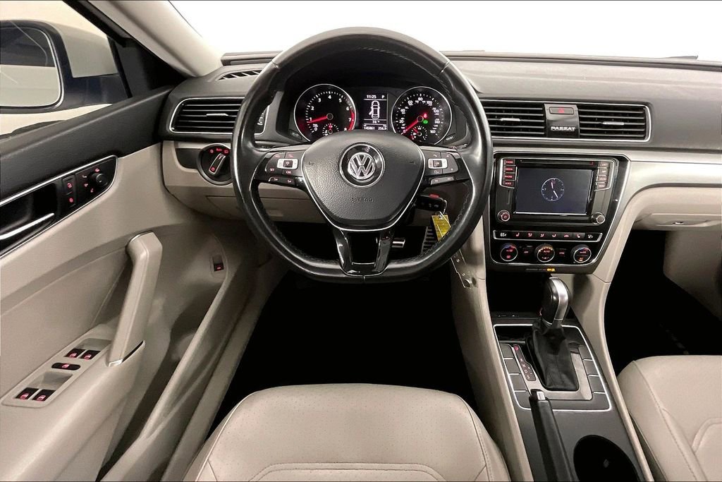 Used 2018 Volkswagen Passat 2.0T R-Line FWD image 6