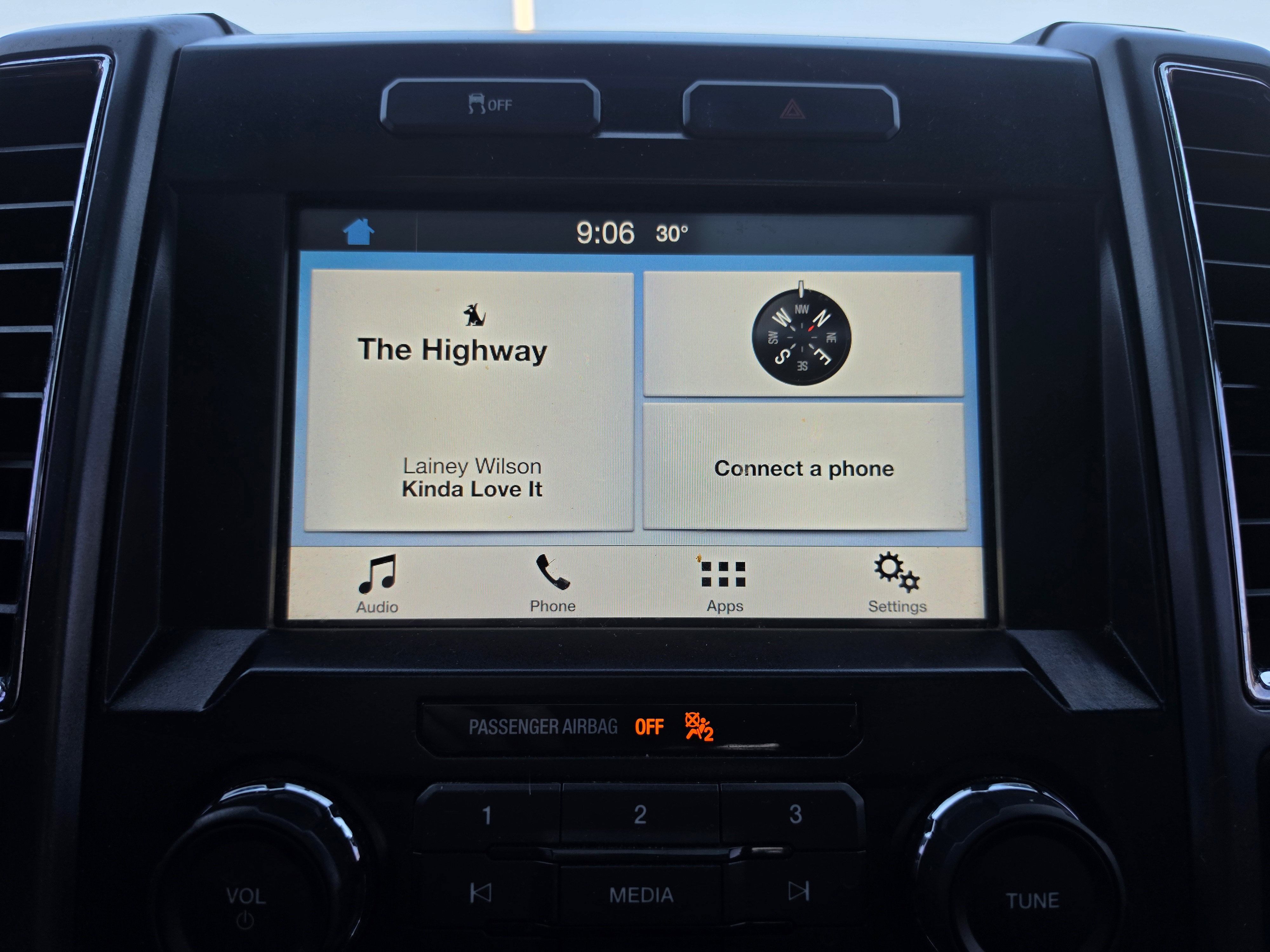 Used 2016 Ford F150 XLT w/ Equipment Group 302A Luxury AWD/4WD image 26