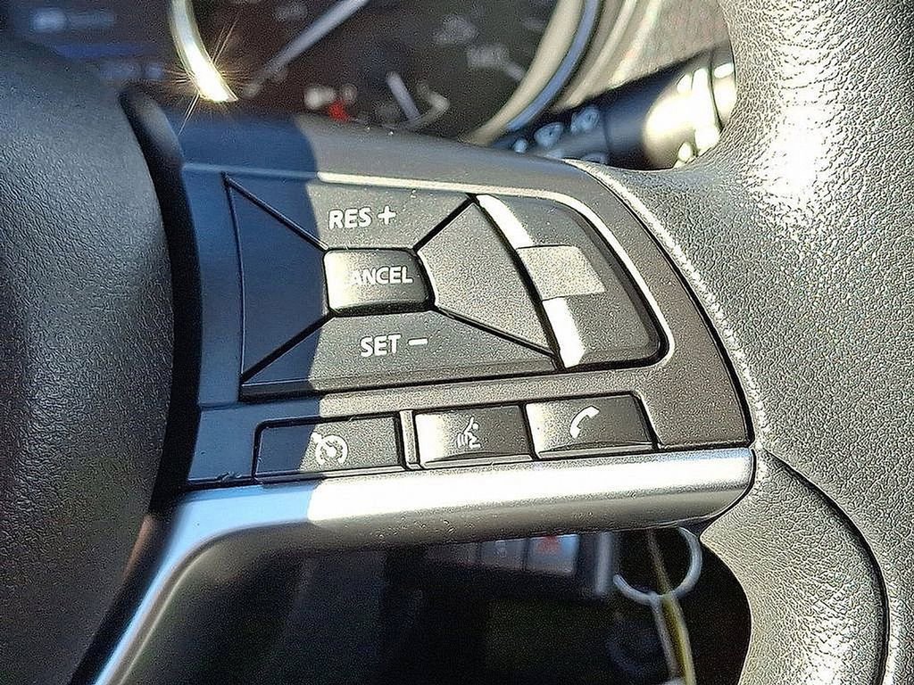 Used 2022 Nissan Rogue Sport S image 16