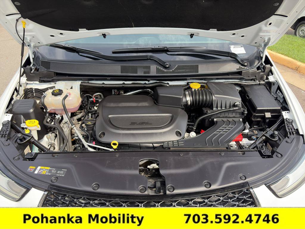 Used 2024 Chrysler Pacifica Touring-L FWD image 34