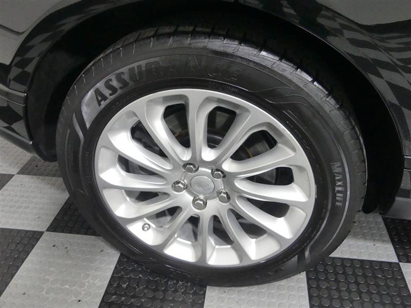 Used 2018 Land Rover Range Rover HSE image 17