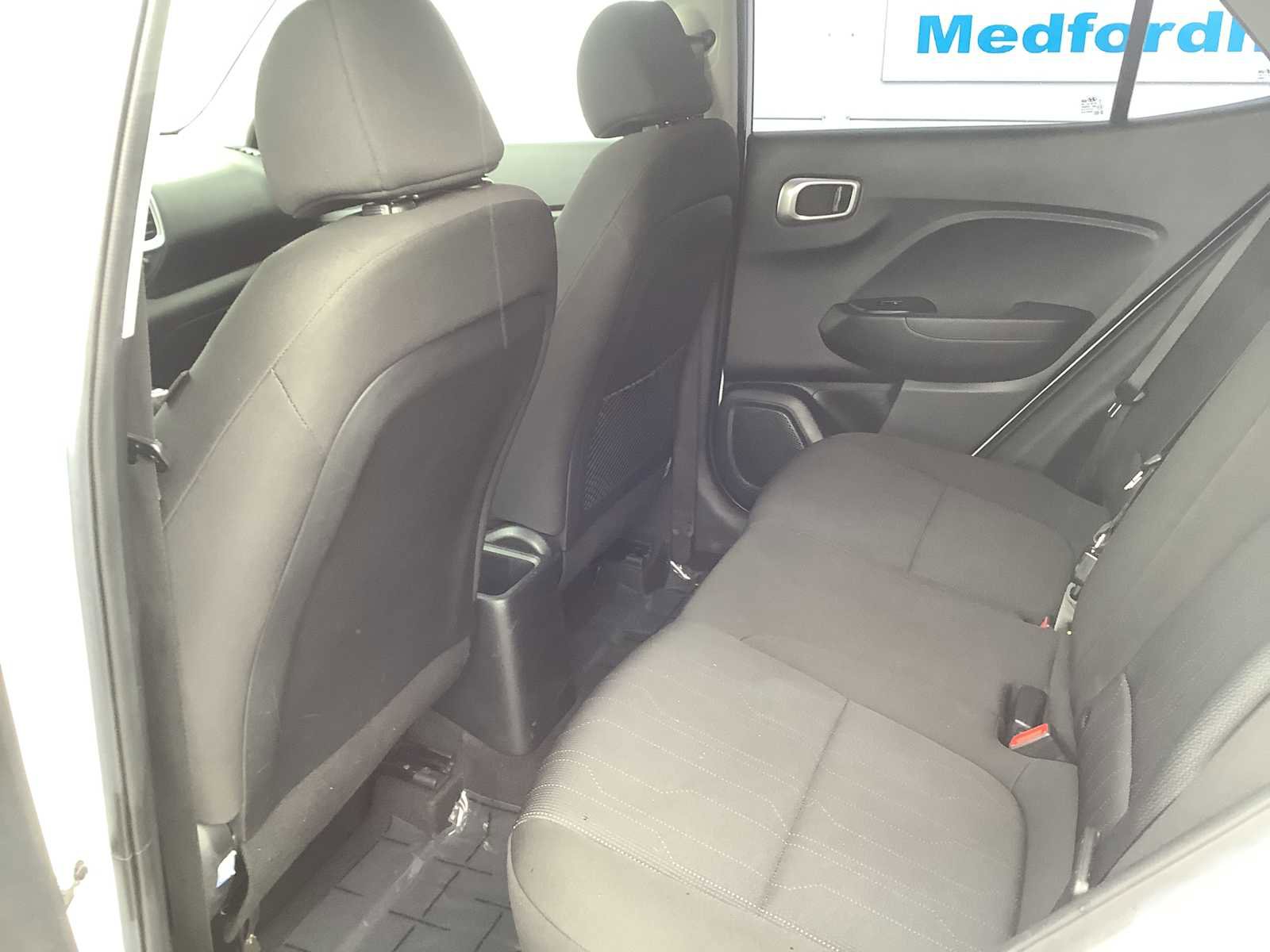 Used 2022 Hyundai Venue SE FWD image 12
