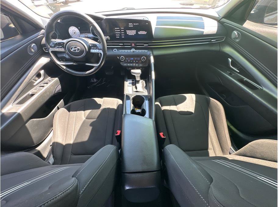 Used 2023 Hyundai Elantra SEL w/ Convenience Package FWD image 19
