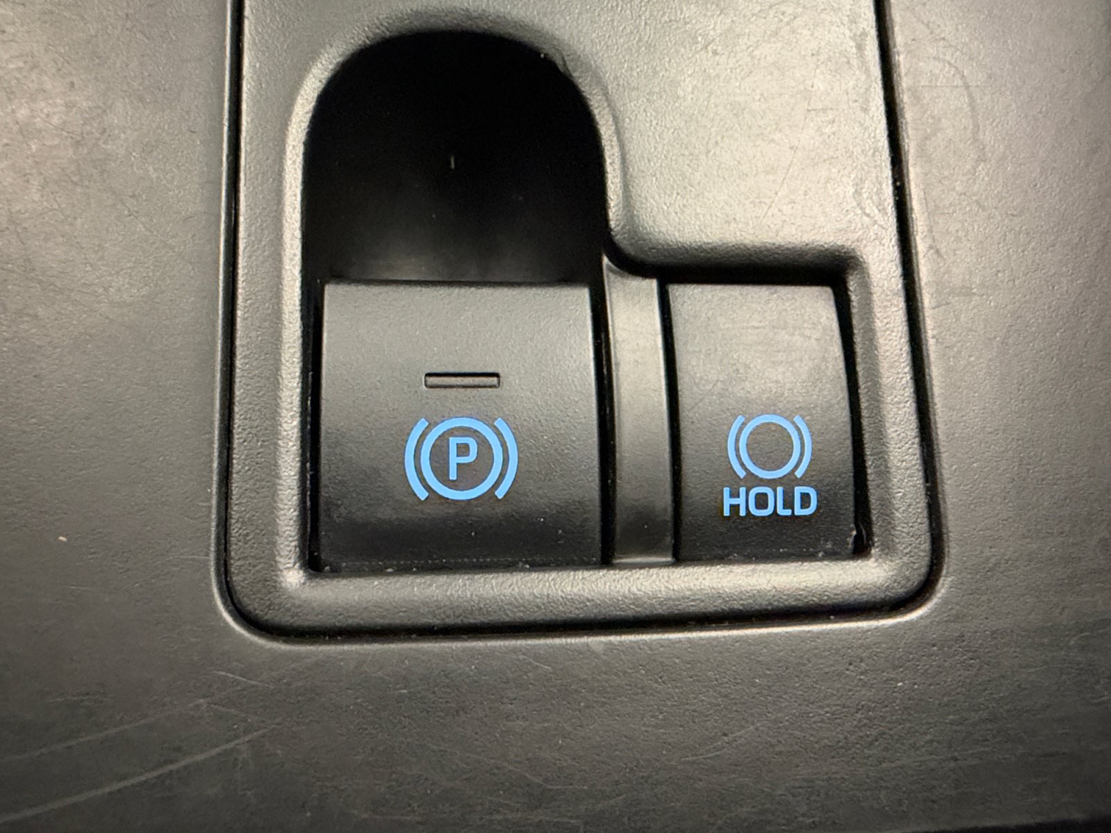 Used 2022 Toyota Highlander LE FWD image 32