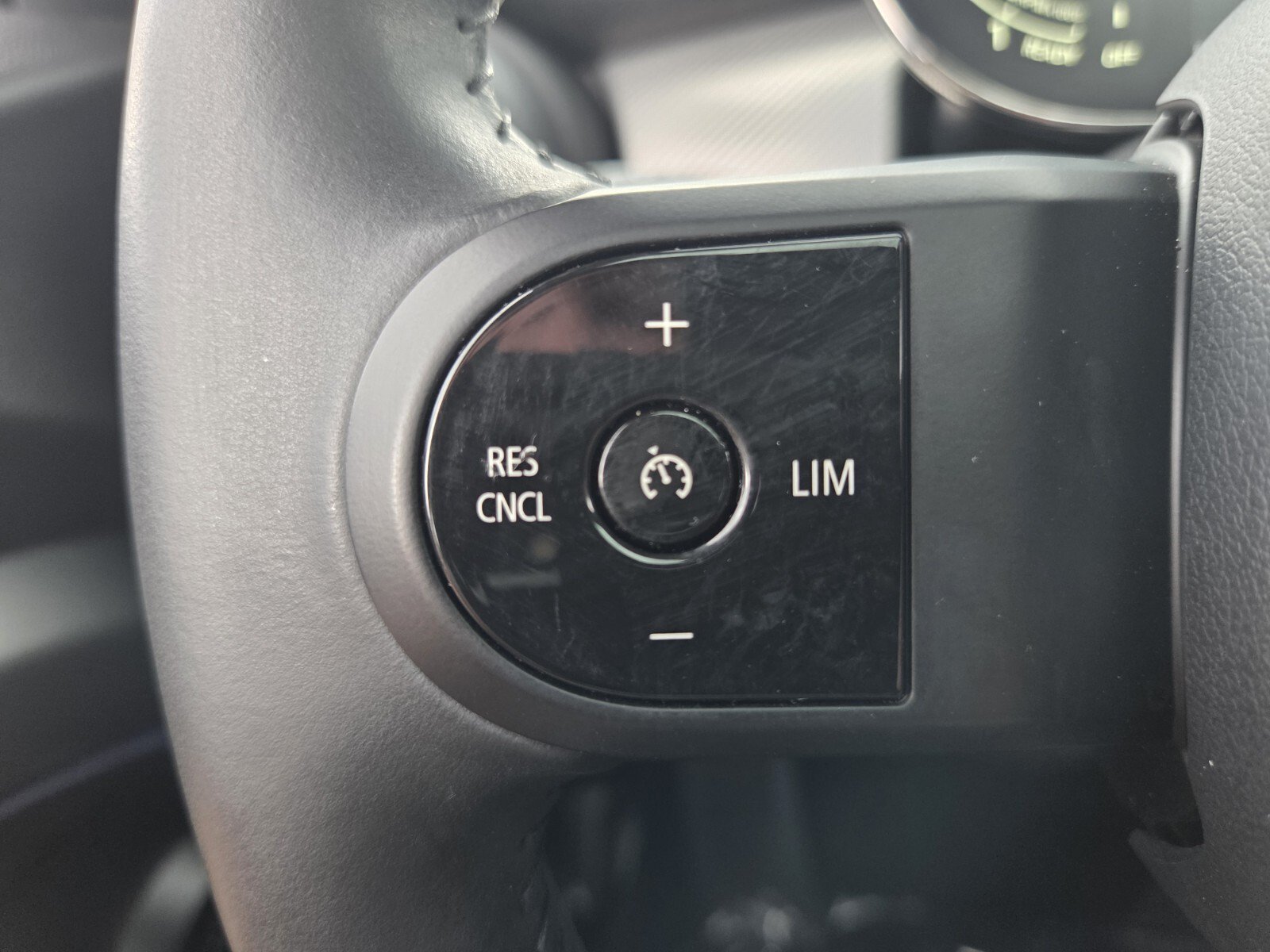 Used 2024 MINI Cooper 4-Door Hardtop FWD image 30