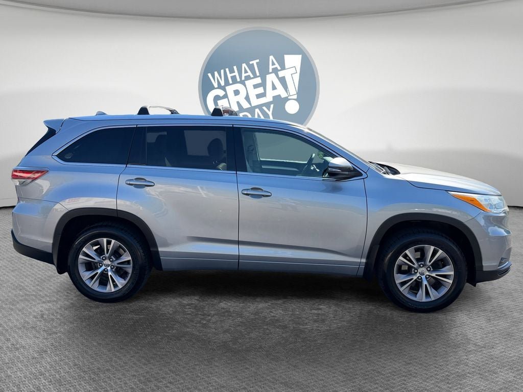 Used 2014 Toyota Highlander XLE AWD/4WD image 2