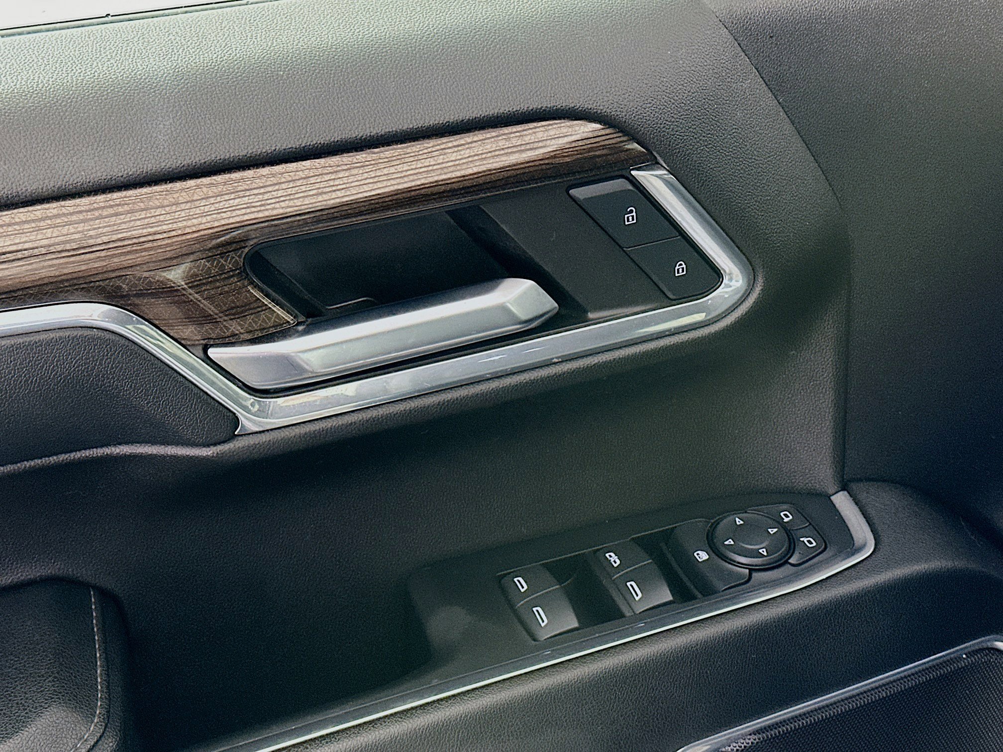 Used 2024 Chevrolet Silverado 1500 LT image 15