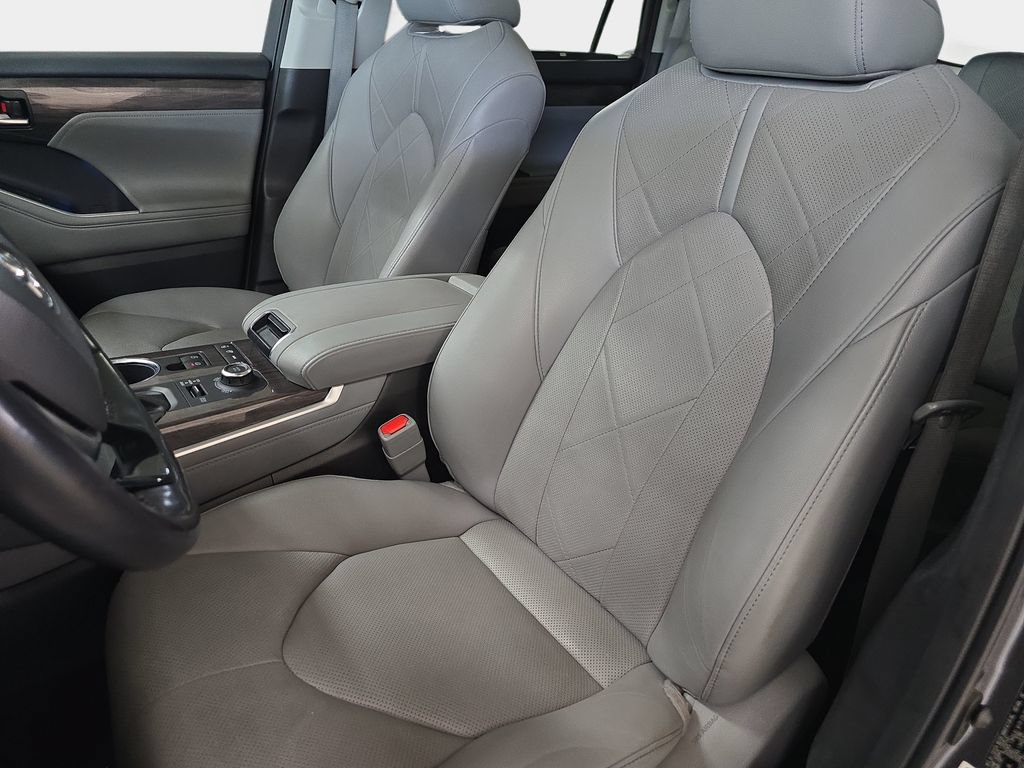 Used 2021 Toyota Highlander Platinum AWD/4WD image 17