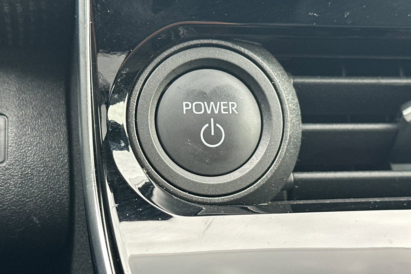 Used 2023 Toyota bZ4X Limited image 35