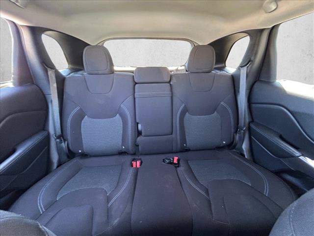 Used 2019 Jeep Cherokee Latitude w/ Popular Appearance Group FWD image 22