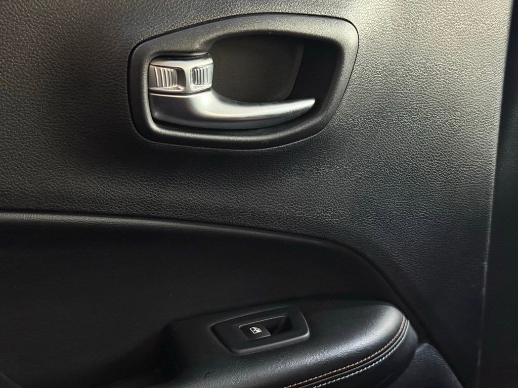 Used 2018 Jeep Compass Latitude w/ Cold Weather Group image 35