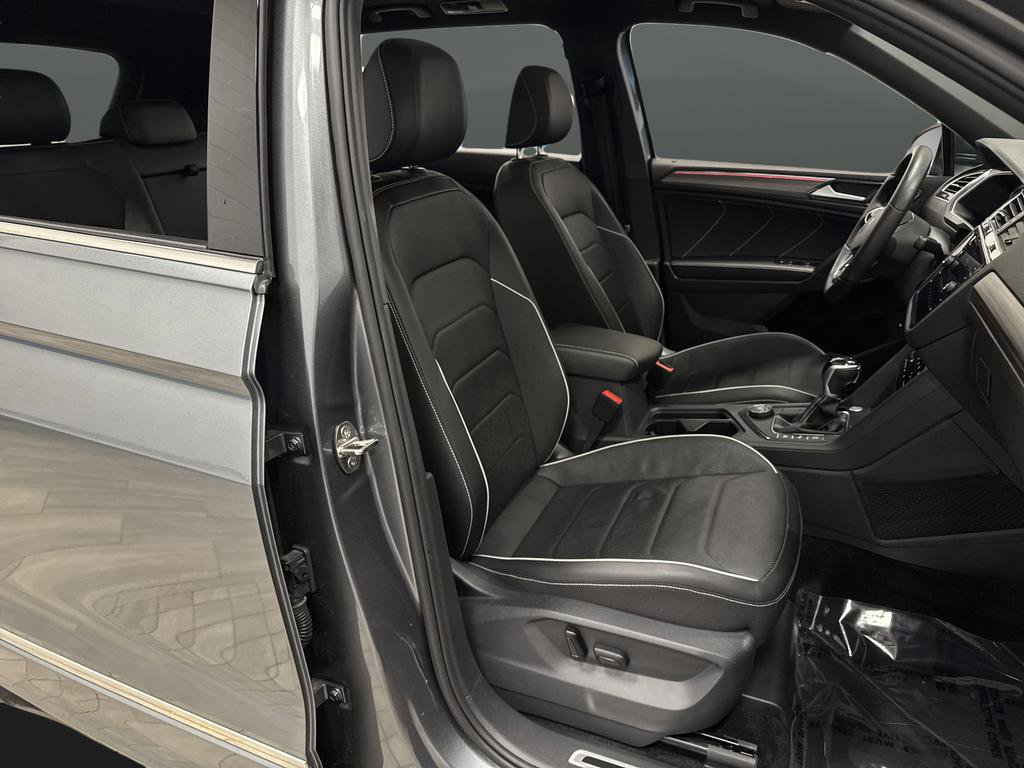 Used 2024 Volkswagen Tiguan SEL R-Line AWD/4WD image 31