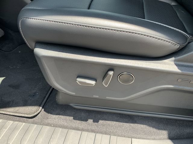 New 2025 Ford F150 Lariat w/ Equipment Group 502A High image 21