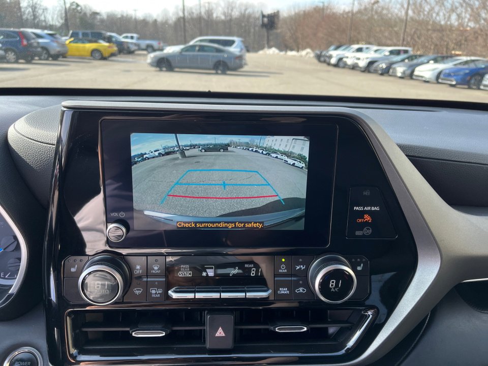 Certified 2025 Toyota Highlander XLE image 22