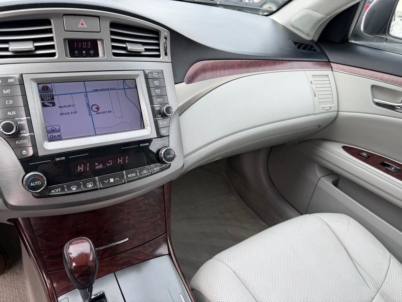 Used 2012 Toyota Avalon Limited image 12