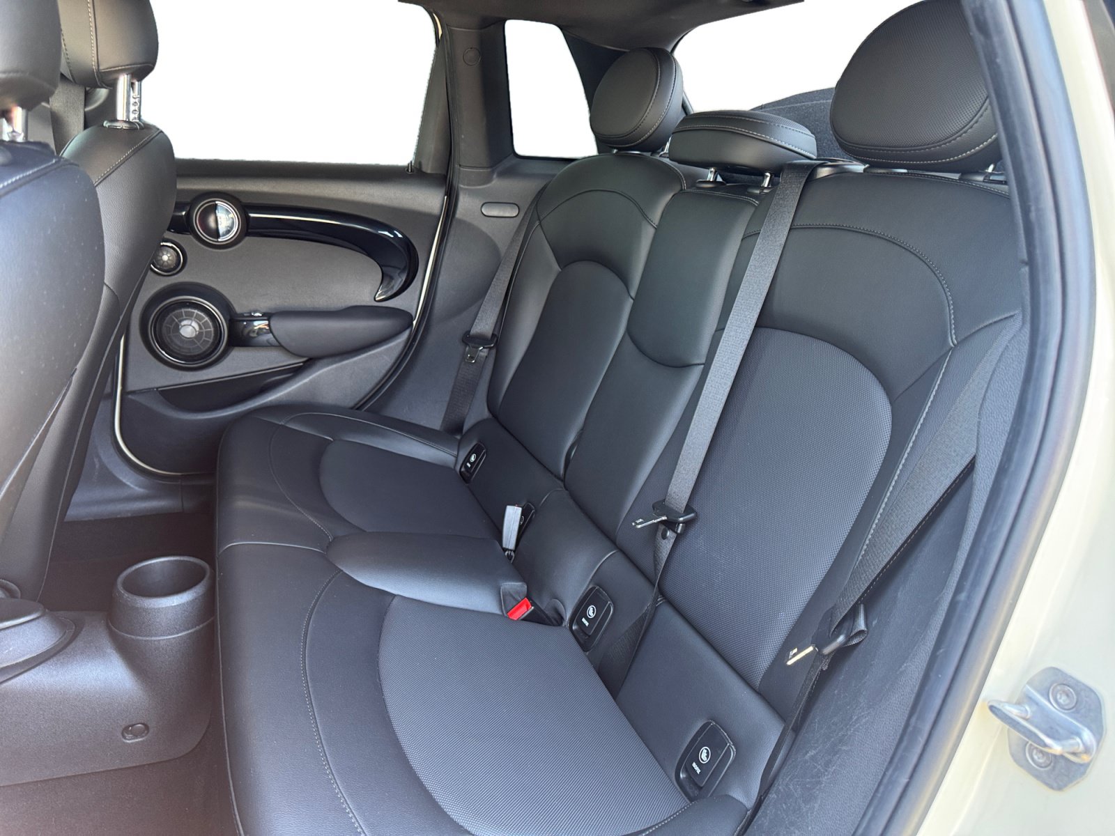 Used 2019 MINI Cooper 4-Door Hardtop w/ Signature Upholstery Package FWD image 13