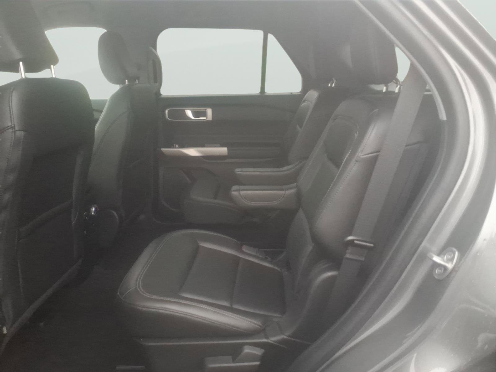 Certified 2022 Ford Explorer XLT w/ Equipment Group 202A image 9