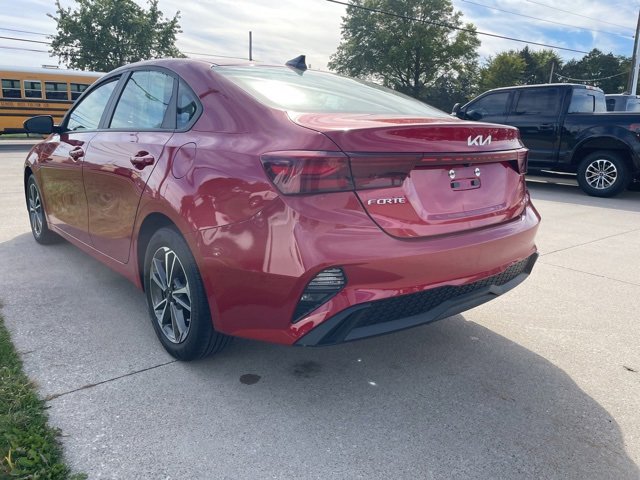 Used 2023 Kia Forte LXS image 2