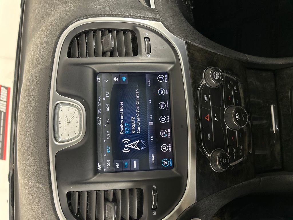 Used 2017 Chrysler 300 C image 14
