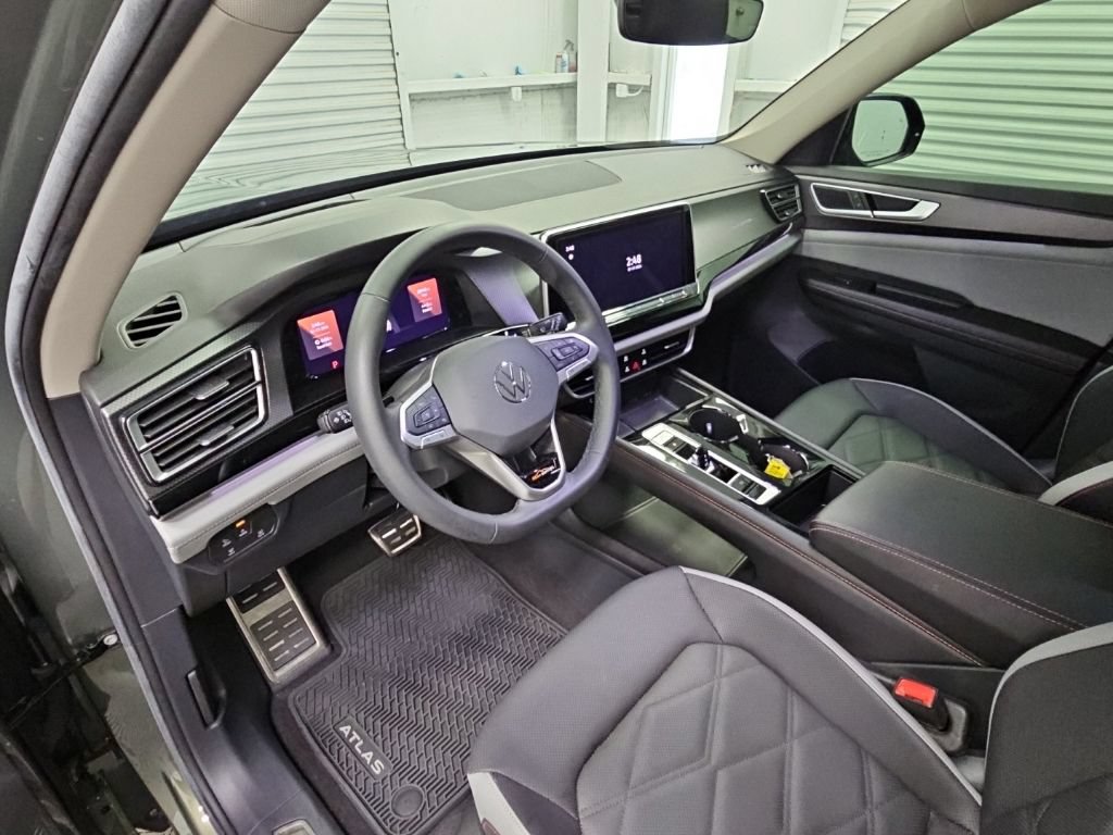 Used 2024 Volkswagen Atlas Peak Edition SEL AWD/4WD image 12
