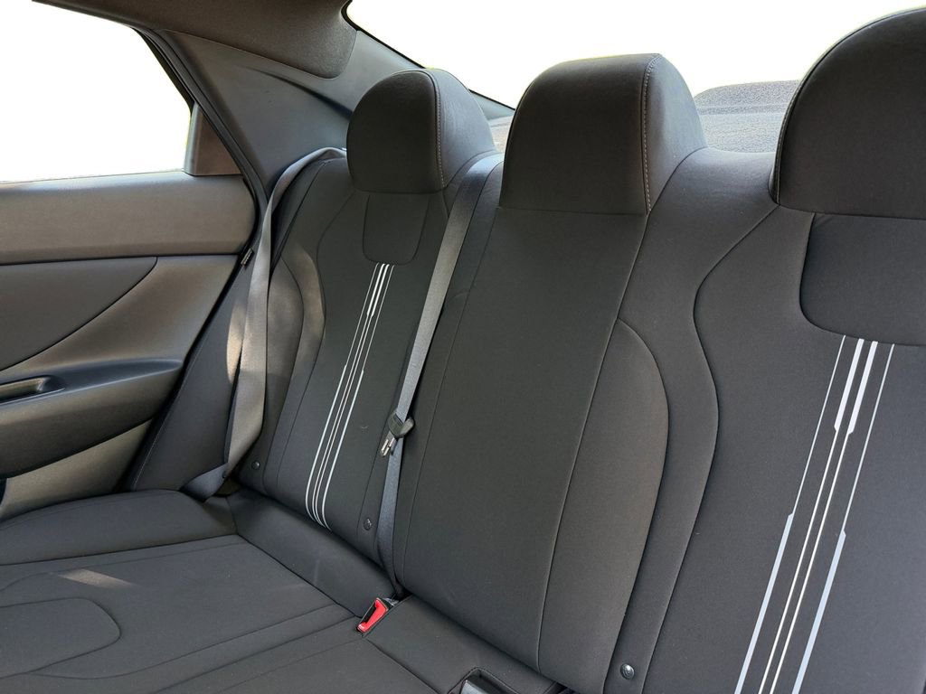 Used 2025 Hyundai Elantra Sport FWD image 13