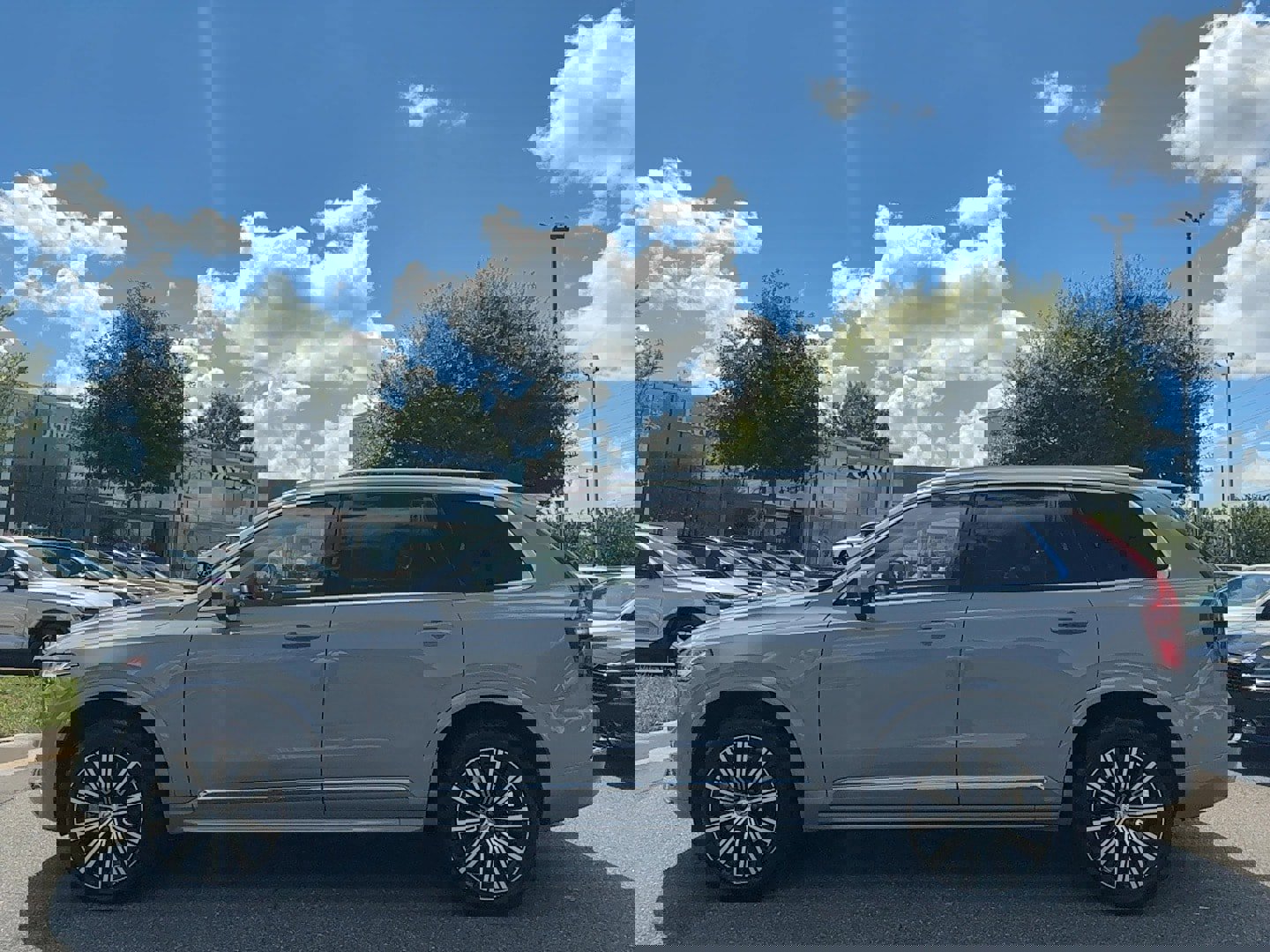 Certified 2024 Volvo XC90 B6 Plus image 1