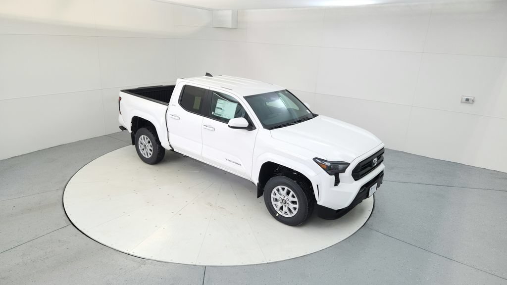 Certified 2024 Toyota Tacoma SR5 AWD/4WD image 16