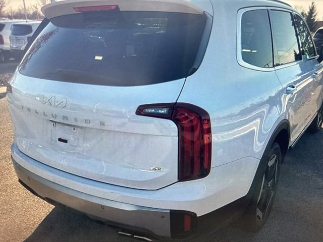 Used 2023 Kia Telluride S w/ S Sunroof Package image 7