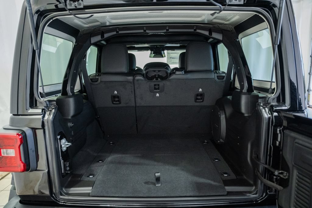 New 2026 Jeep Wrangler Unlimited Rubicon AWD/4WD image 8