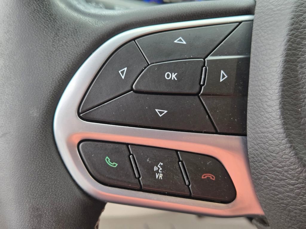 Used 2022 Chrysler Voyager LX image 30