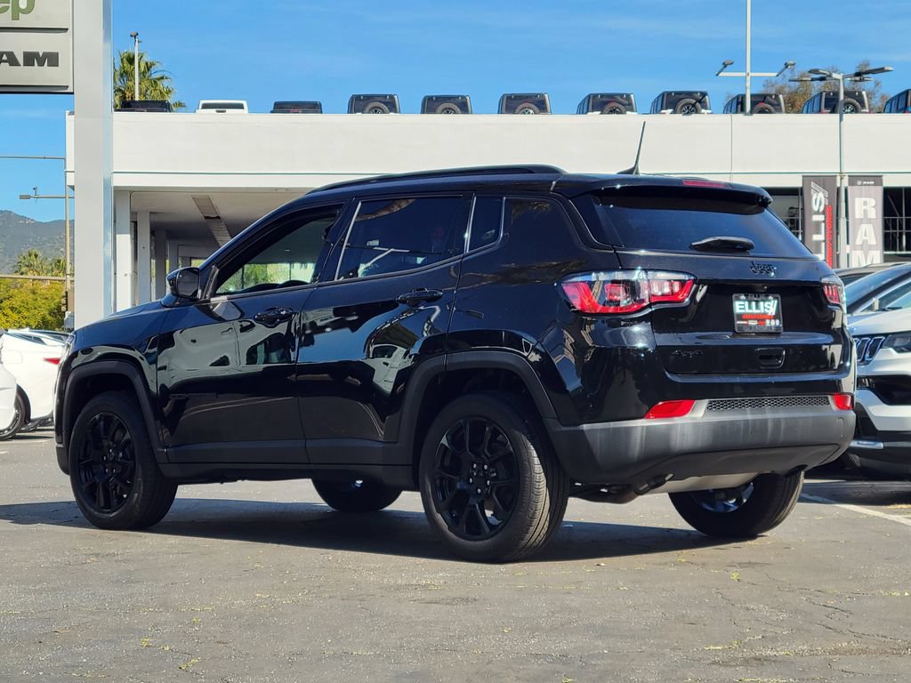 Used 2023 Jeep Compass Latitude AWD/4WD image 2