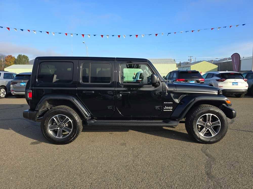 Used 2023 Jeep Wrangler Sahara w/ Cold Weather Group image 6