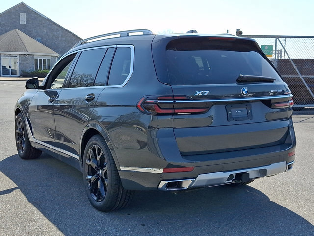 New 2026 BMW X7 xDrive40i image 3