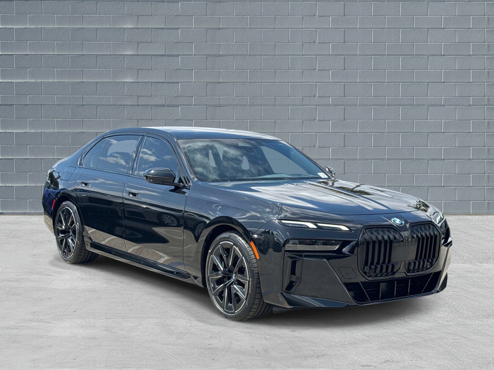 Certified 2024 BMW 740i w/ Premium Package RWD image 1