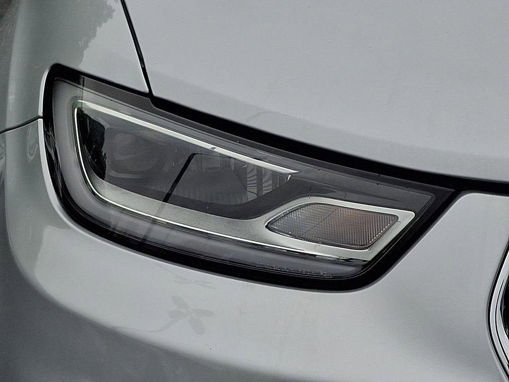 Used 2024 Chrysler Pacifica Limited FWD image 13
