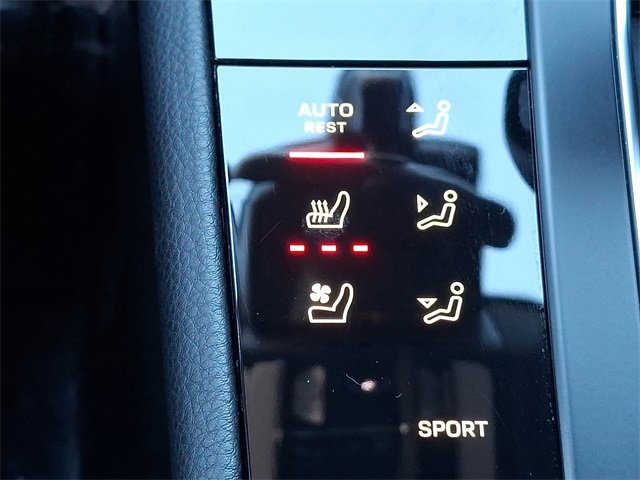 Used 2025 Porsche Macan image 28
