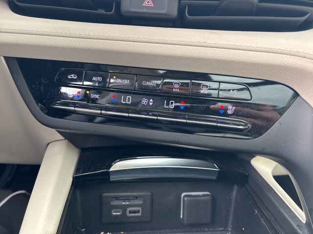 Used 2023 Buick Envision Avenir AWD/4WD image 21